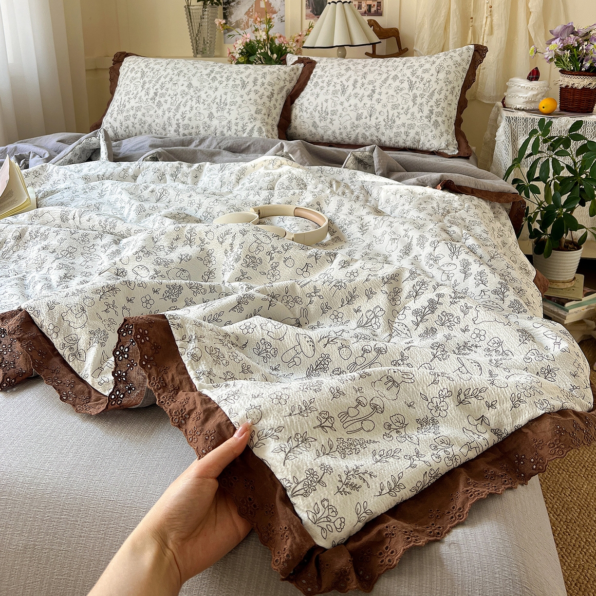 91家纺网 家纺一手货源 找家纺 瑞禾家纺 2026新款彩色花边木棉皱皱纱夏被四件套 野餐兔