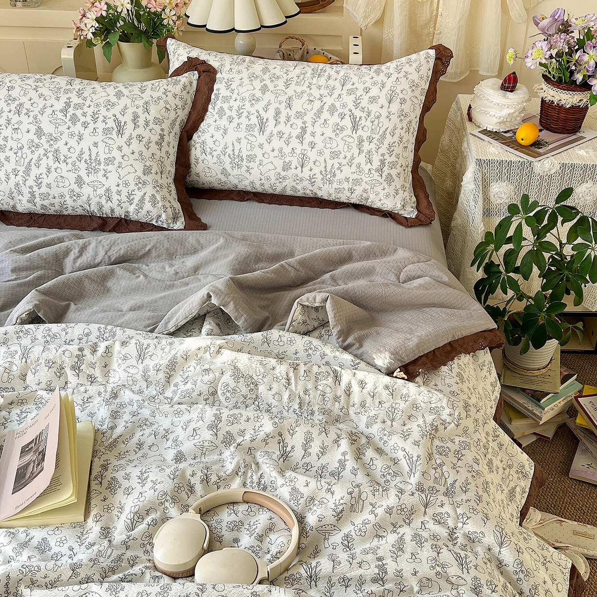 91家纺网 家纺一手货源 找家纺 瑞禾家纺 2026新款彩色花边木棉皱皱纱夏被四件套 野餐兔