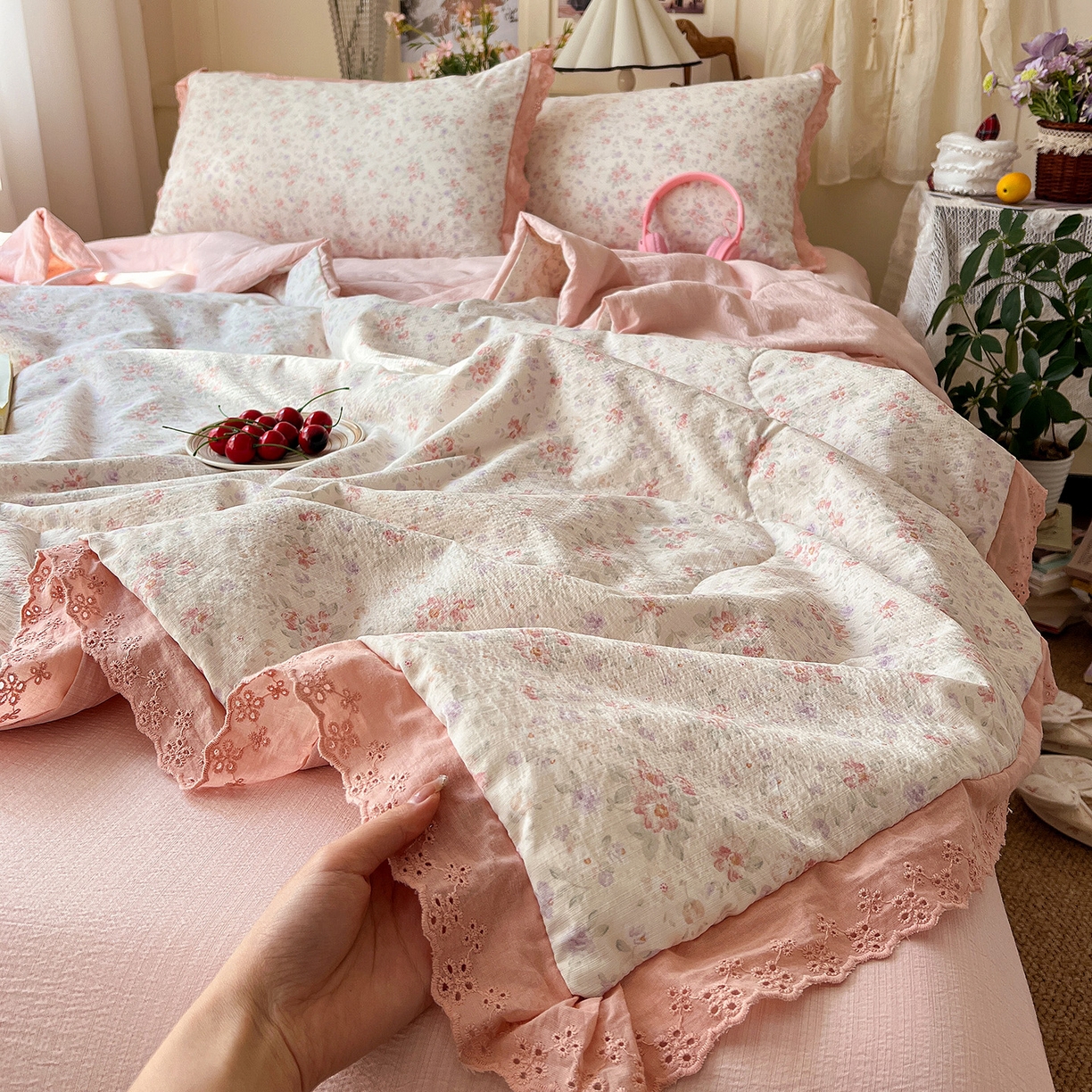 91家纺网 家纺一手货源 找家纺 瑞禾家纺 2026新款彩色花边木棉皱皱纱夏被四件套 樱花季