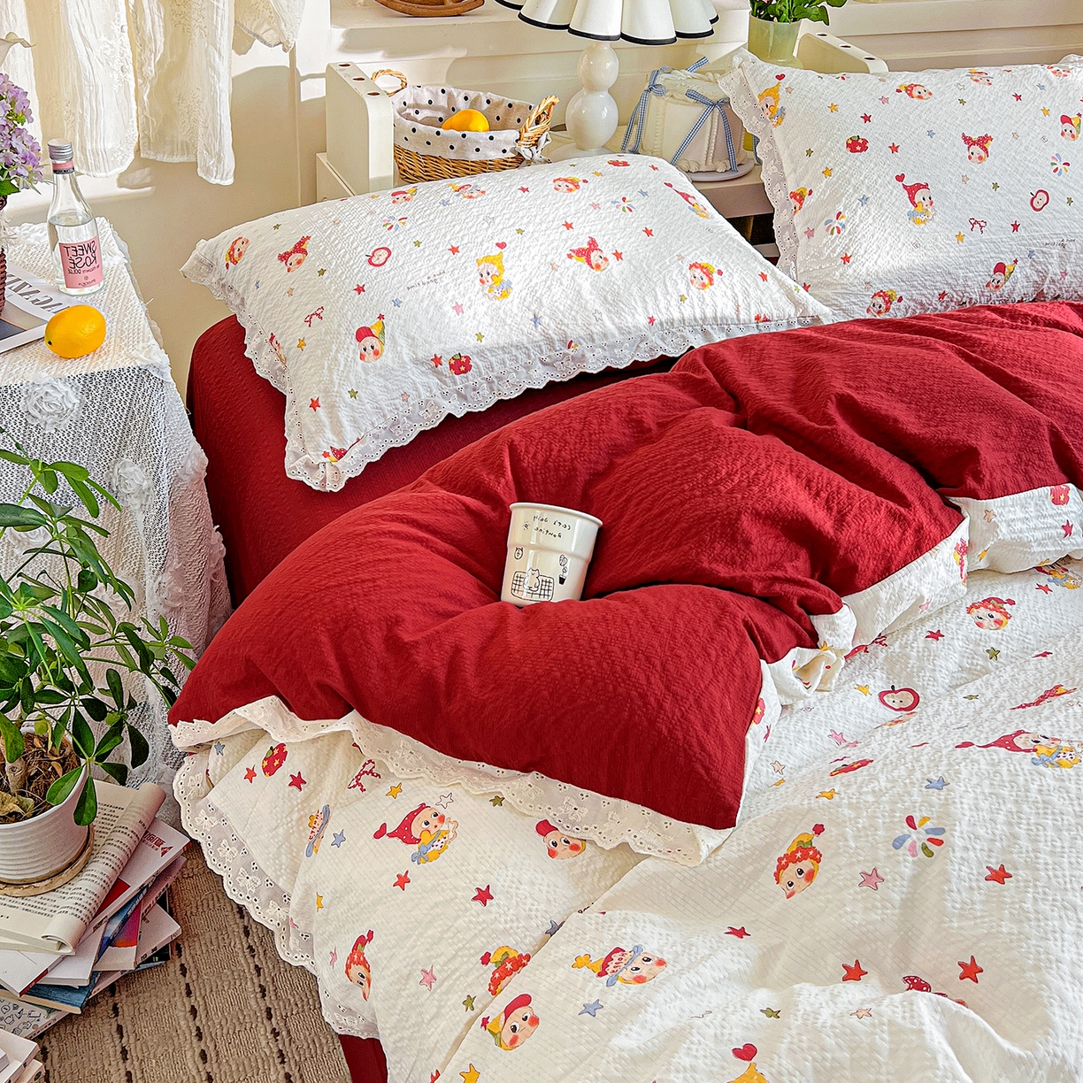 91家纺网 家纺一手货源 找家纺 瑞禾家纺 2026新款泡芙纱花边四件套 捕梦星人 - 红