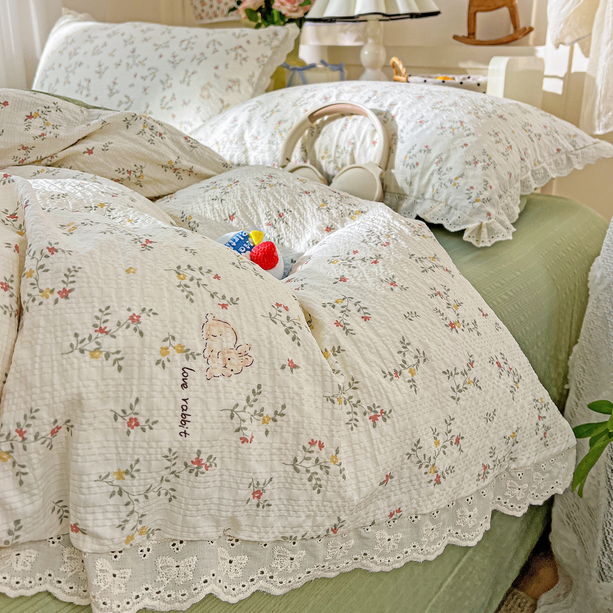 91家纺网 家纺一手货源 找家纺 瑞禾家纺 2026新款泡芙纱花边四件套 花与兔