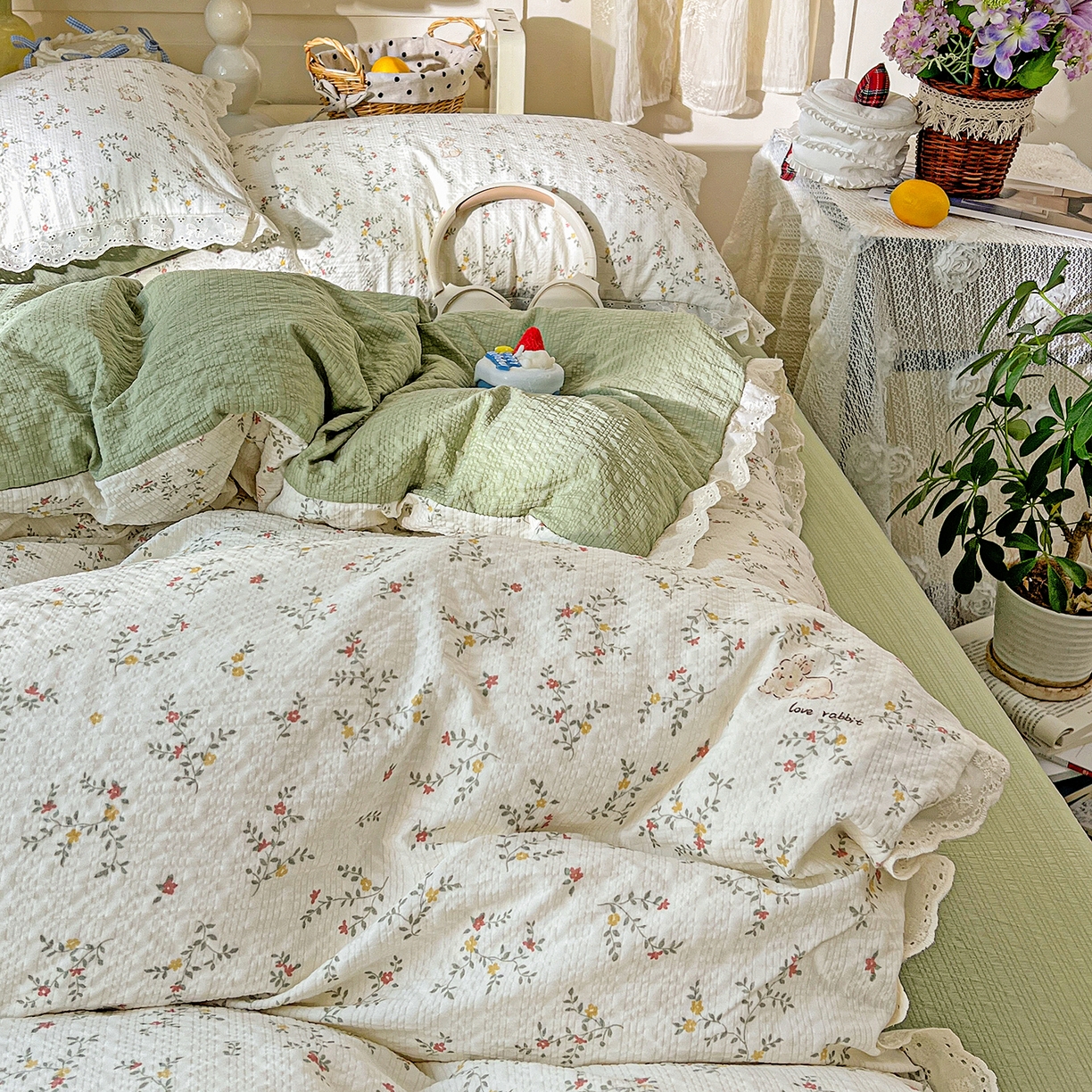 91家纺网 家纺一手货源 找家纺 瑞禾家纺 2026新款泡芙纱花边四件套 花与兔