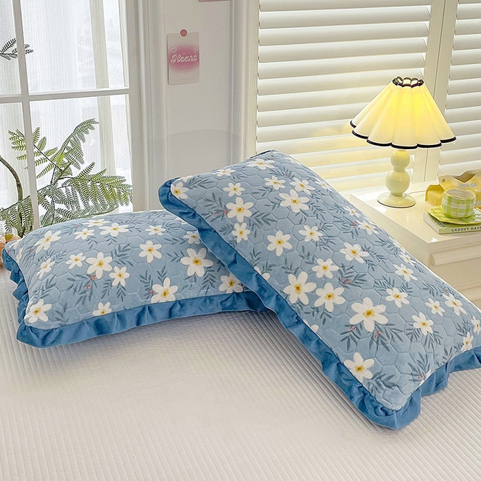 91家纺网 家纺一手货源 找家纺 （总）莉迪娅 2026新款法兰绒花边枕套牛奶绒枕套韩版枕套