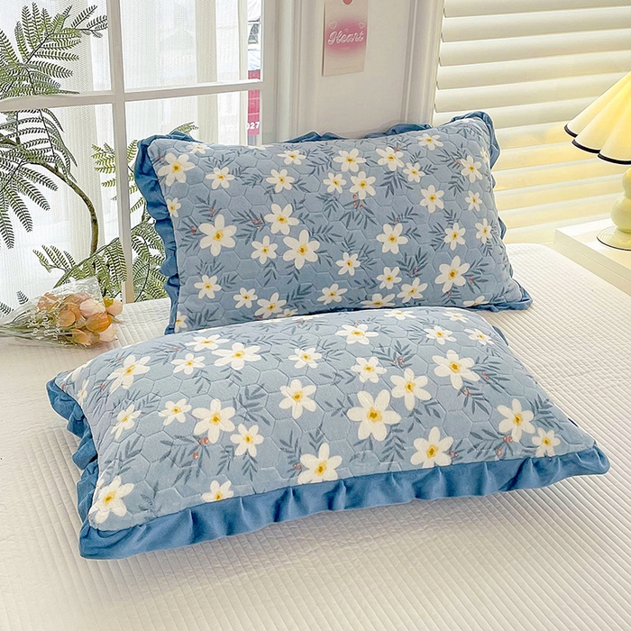 91家纺网 家纺一手货源 找家纺 （总）莉迪娅 2026新款法兰绒花边枕套牛奶绒枕套韩版枕套