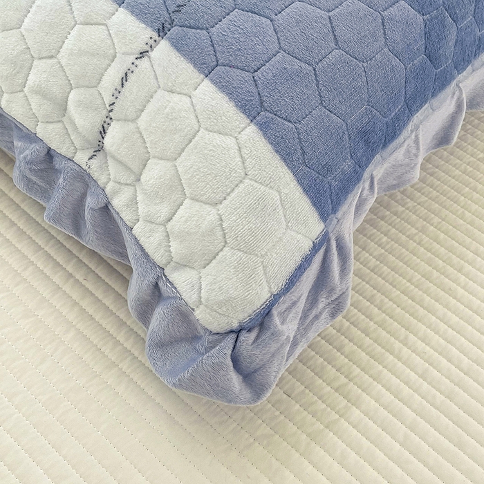 91家纺网 家纺一手货源 找家纺 莉迪娅 2026新款法兰绒花边枕套牛奶绒枕套韩版枕套 大格调