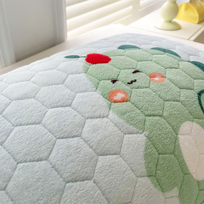 91家纺网 家纺一手货源 找家纺 莉迪娅 2026新款法兰绒花边枕套牛奶绒枕套韩版枕套 恐龙家园