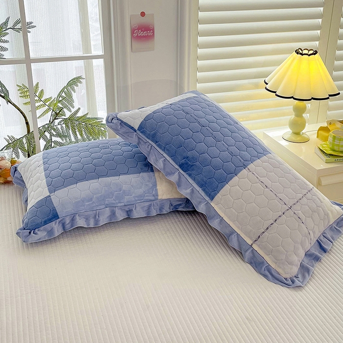 91家纺网 家纺一手货源 找家纺 莉迪娅 2026新款法兰绒花边枕套牛奶绒枕套韩版枕套 大格调