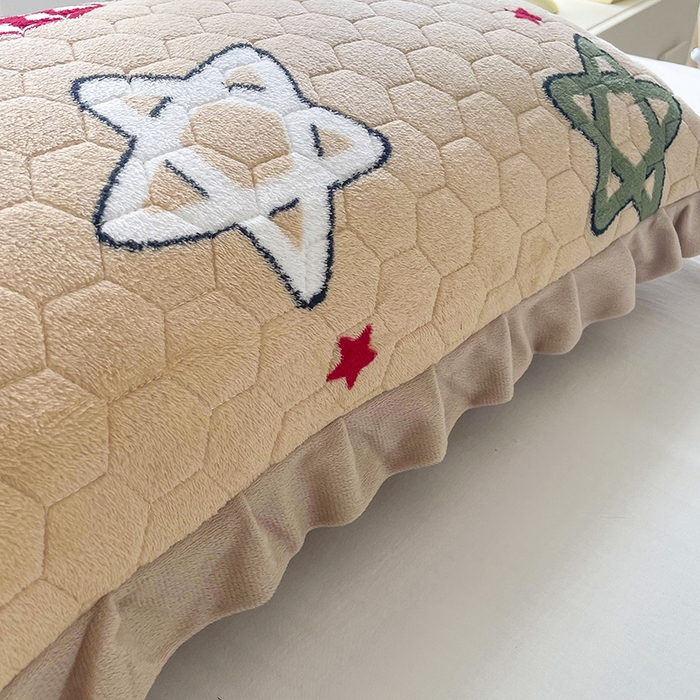 91家纺网 家纺一手货源 找家纺 莉迪娅 2026新款法兰绒花边枕套牛奶绒枕套韩版枕套 看星星