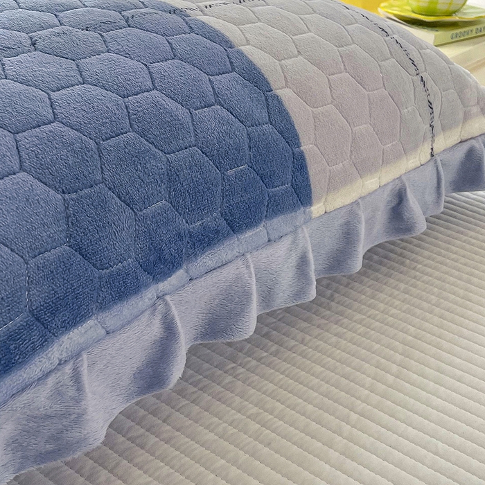 91家纺网 家纺一手货源 找家纺 莉迪娅 2026新款法兰绒花边枕套牛奶绒枕套韩版枕套 大格调