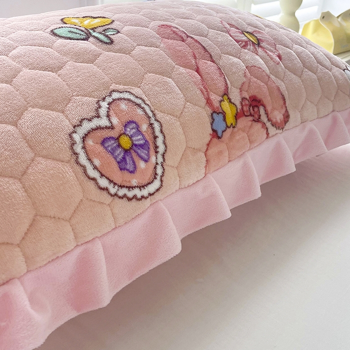 91家纺网 家纺一手货源 找家纺 莉迪娅 2026新款法兰绒花边枕套牛奶绒枕套韩版枕套 萌萌兔