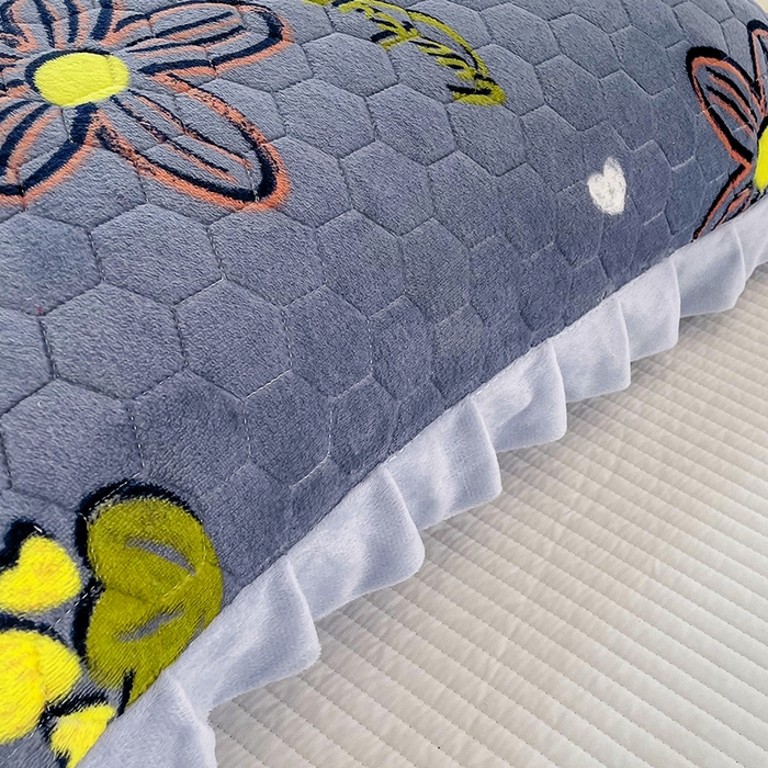 91家纺网 家纺一手货源 找家纺 莉迪娅 2026新款法兰绒花边枕套牛奶绒枕套韩版枕套 爱意浓