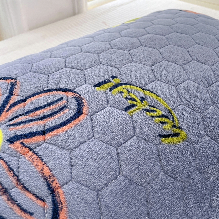 91家纺网 家纺一手货源 找家纺 莉迪娅 2026新款法兰绒花边枕套牛奶绒枕套韩版枕套 爱意浓