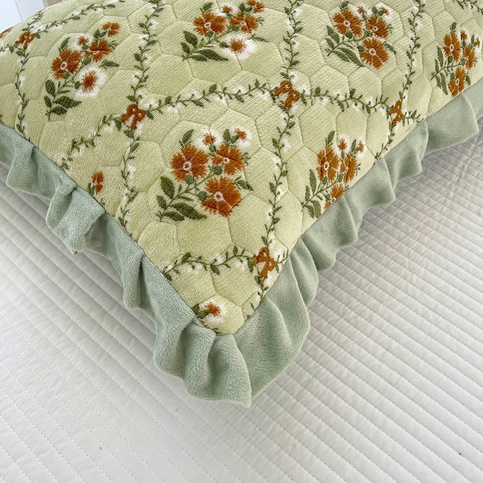 91家纺网 家纺一手货源 找家纺 莉迪娅 2026新款法兰绒花边枕套牛奶绒枕套韩版枕套 樱花绿