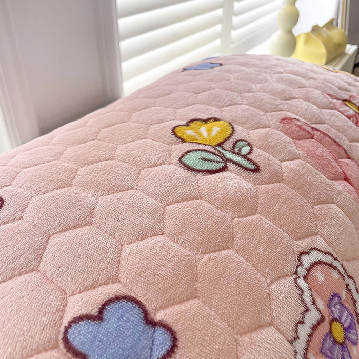 91家纺网 家纺一手货源 找家纺 莉迪娅 2026新款法兰绒花边枕套牛奶绒枕套韩版枕套 萌萌兔