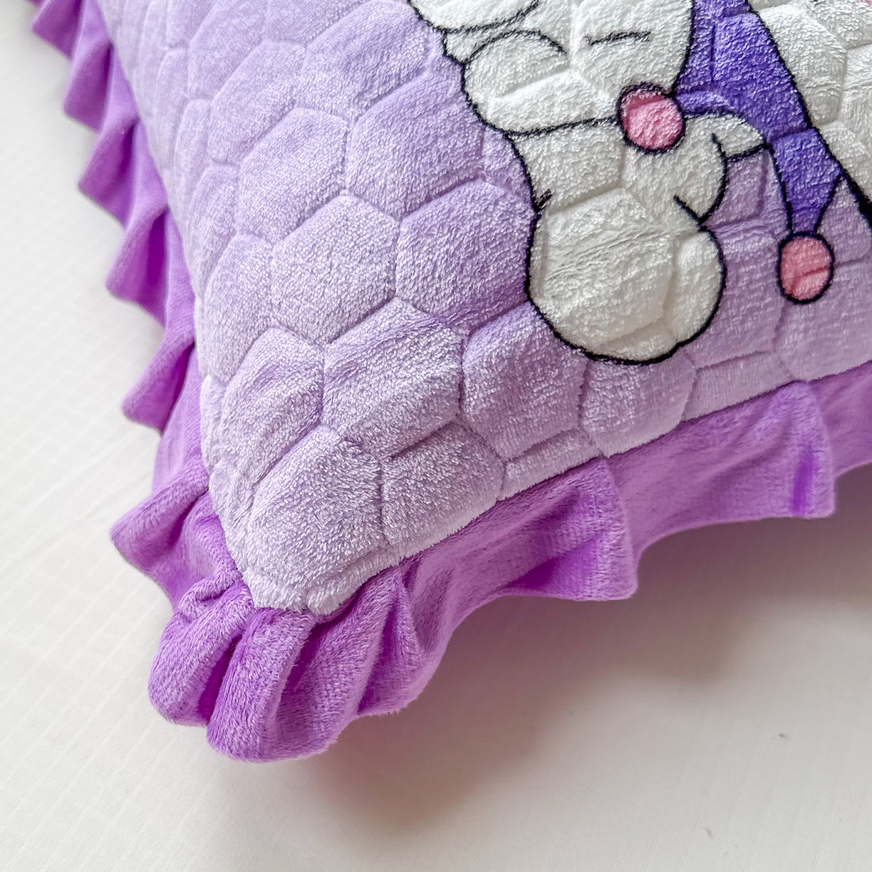 91家纺网 家纺一手货源 找家纺 莉迪娅 2026新款法兰绒花边枕套牛奶绒枕套韩版枕套 快乐宝贝紫