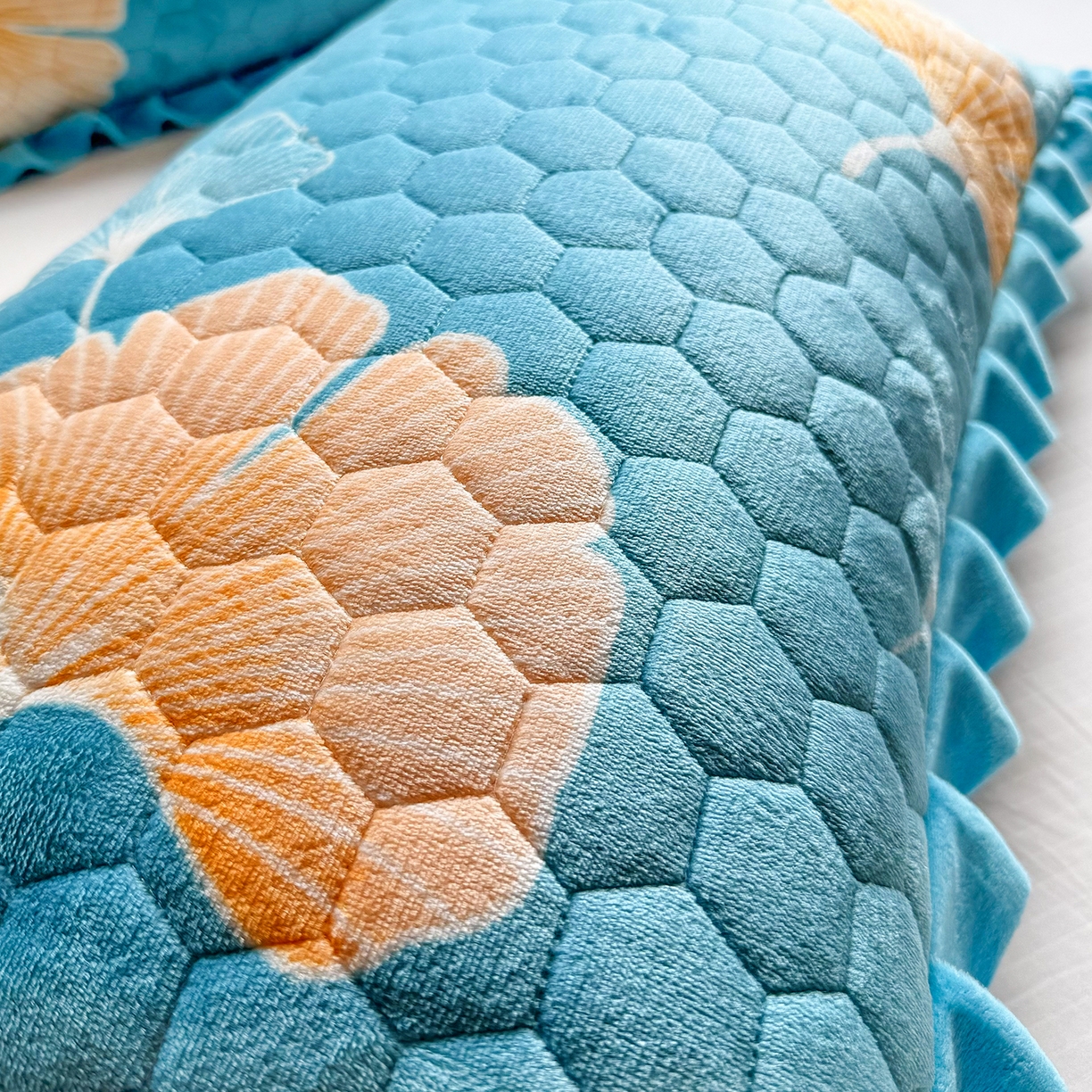 91家纺网 家纺一手货源 找家纺 莉迪娅 2026新款法兰绒花边枕套牛奶绒枕套韩版枕套 银杏叶