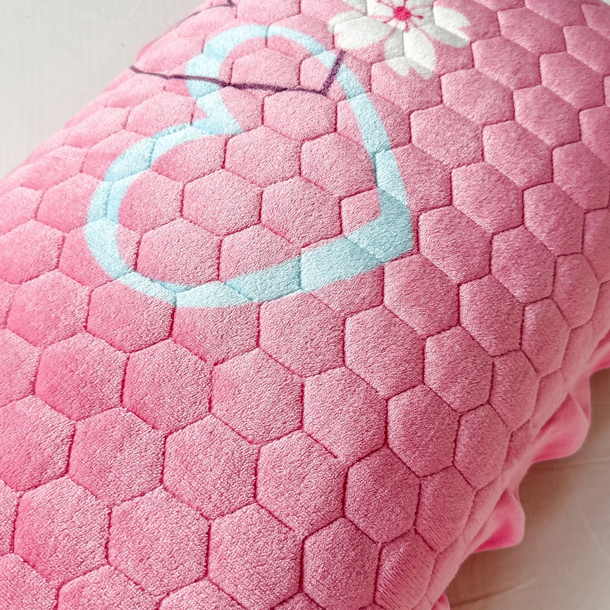 91家纺网 家纺一手货源 找家纺 莉迪娅 2026新款法兰绒花边枕套牛奶绒枕套韩版枕套 爱心粉