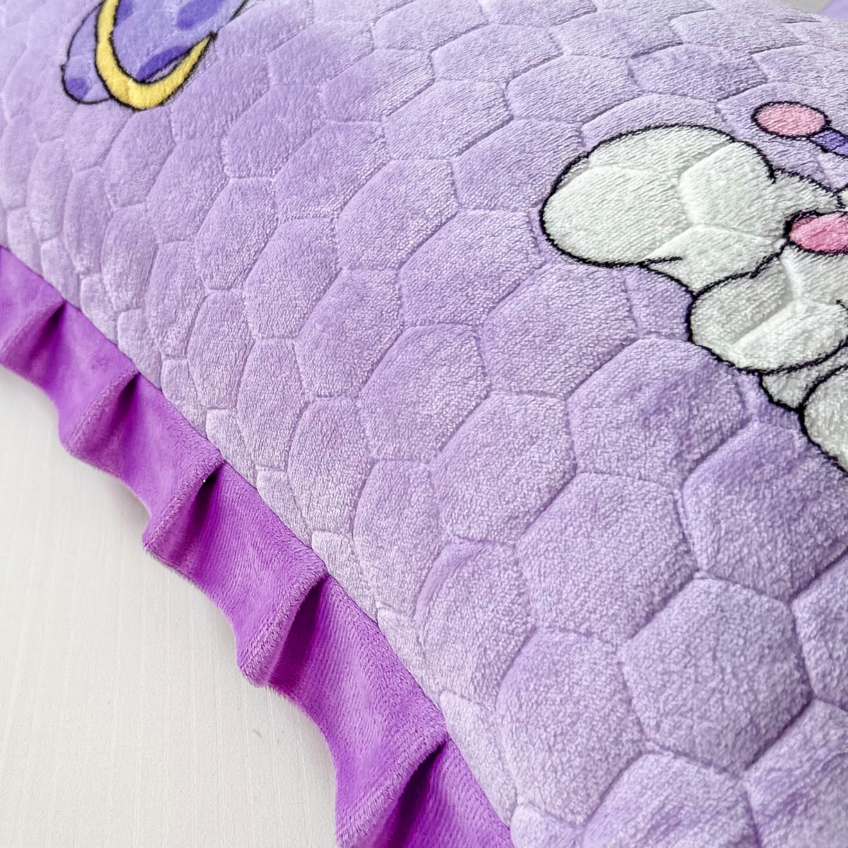 91家纺网 家纺一手货源 找家纺 莉迪娅 2026新款法兰绒花边枕套牛奶绒枕套韩版枕套 快乐宝贝紫