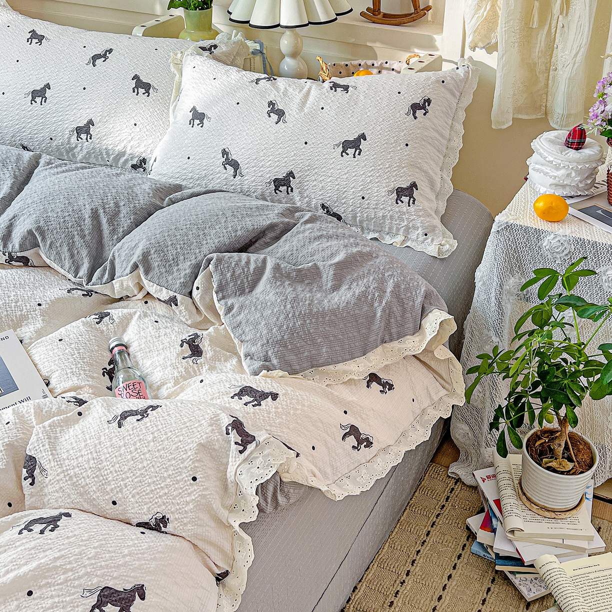 91家纺网 家纺一手货源 找家纺 瑞禾家纺 2026新款泡芙纱花边四件套 奶棕小马