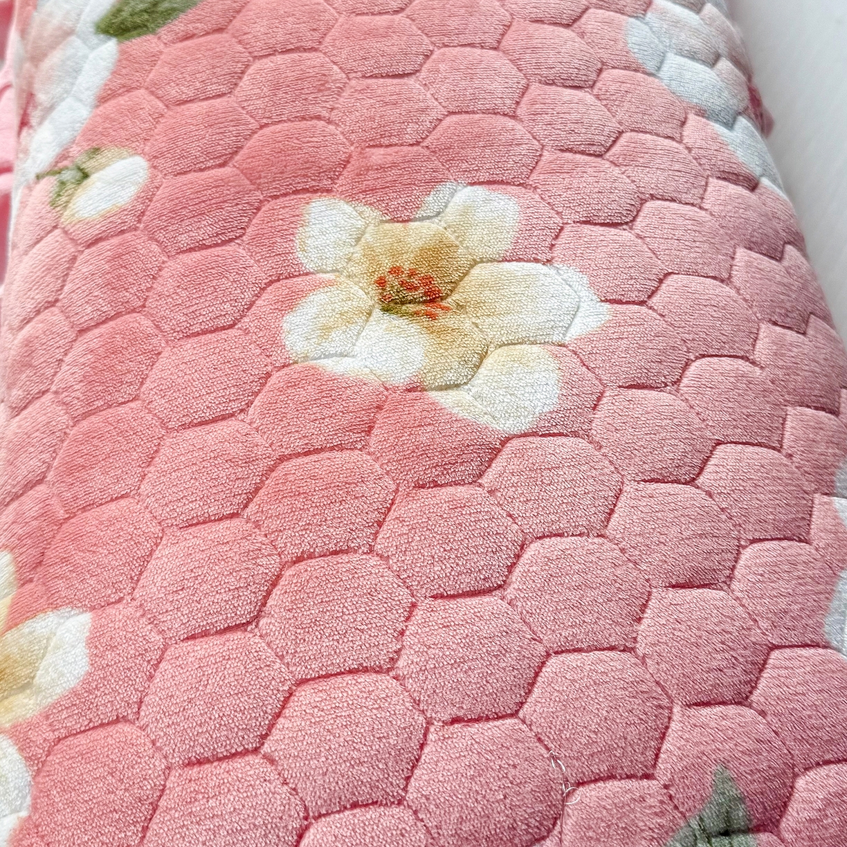 91家纺网 家纺一手货源 找家纺 莉迪娅 2026新款法兰绒花边枕套牛奶绒枕套韩版枕套 牡丹粉