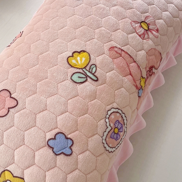 91家纺网 家纺一手货源 找家纺 莉迪娅 2026新款法兰绒花边枕套牛奶绒枕套韩版枕套 萌萌兔