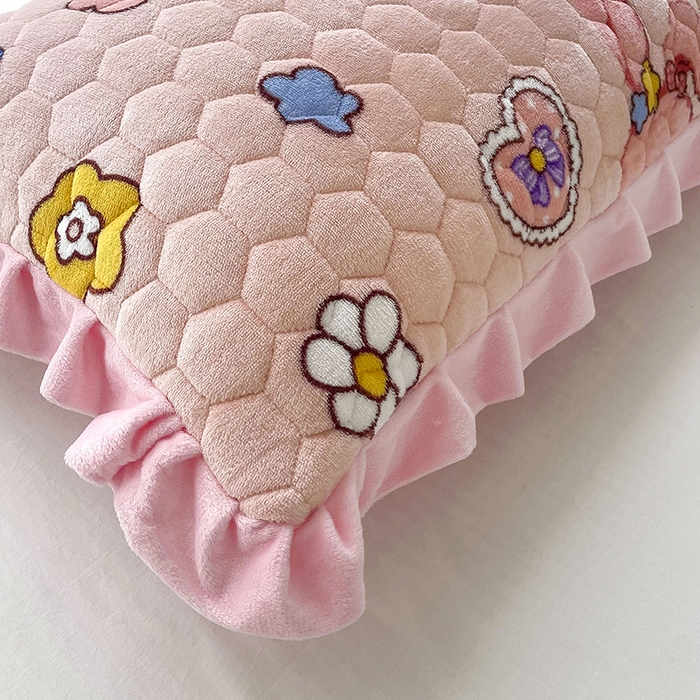 91家纺网 家纺一手货源 找家纺 莉迪娅 2026新款法兰绒花边枕套牛奶绒枕套韩版枕套 萌萌兔