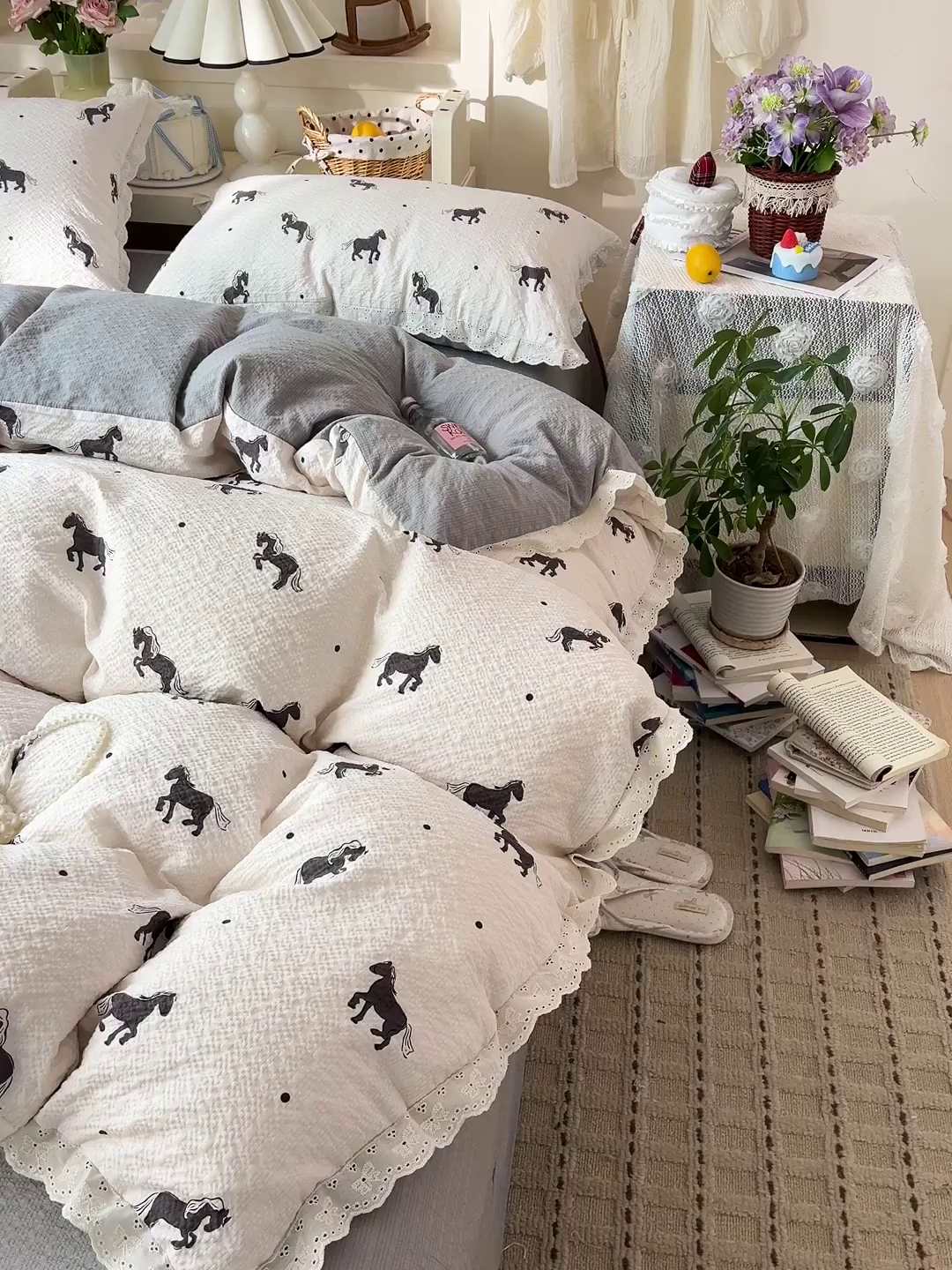 91家纺网 家纺一手货源 找家纺 瑞禾家纺 2026新款泡芙纱花边四件套 奶棕小马