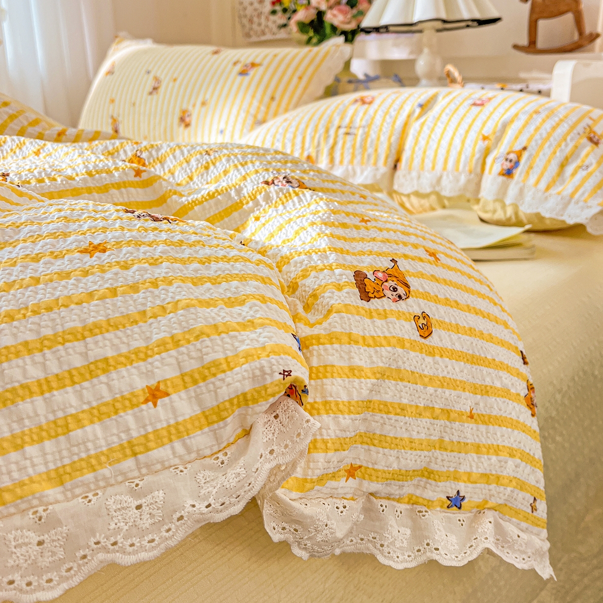 91家纺网 家纺一手货源 找家纺 瑞禾家纺 2026新款泡芙纱花边四件套 小黄人