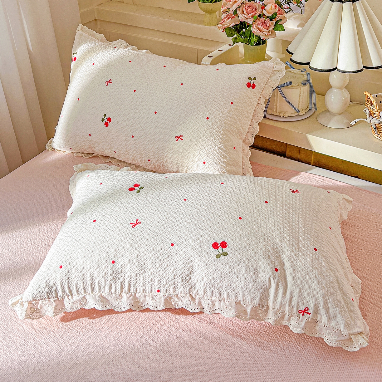 91家纺网 家纺一手货源 找家纺 瑞禾家纺 2026新款泡芙纱花边四件套 樱桃布丁