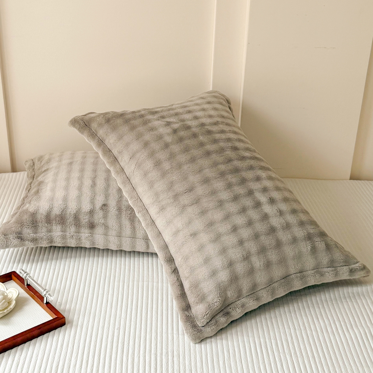 91家纺网 家纺一手货源 找家纺 莉迪娅 2026新款高克重牛奶绒纯色枕套 高级灰