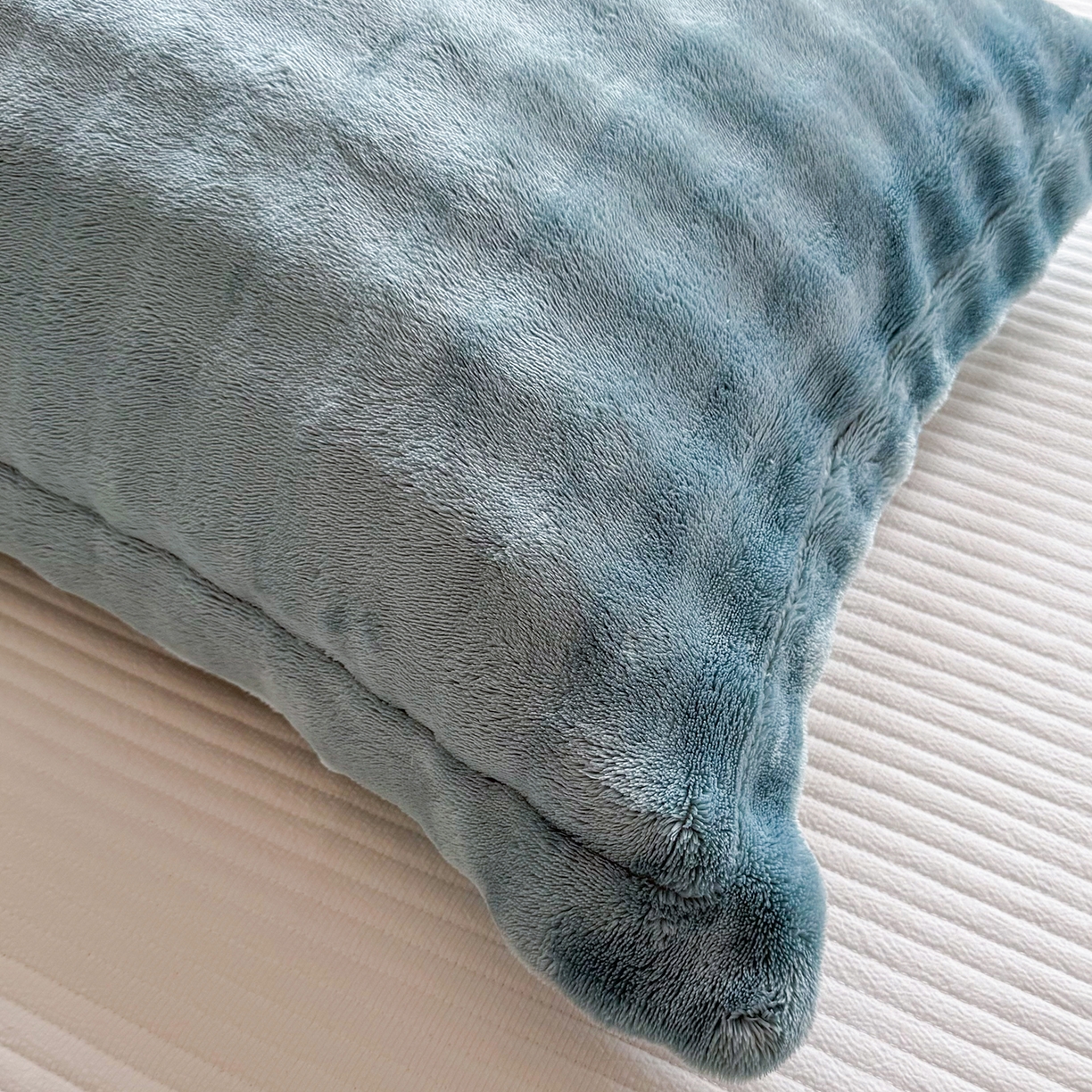 91家纺网 家纺一手货源 找家纺 莉迪娅 2026新款高克重牛奶绒纯色枕套 兰灰