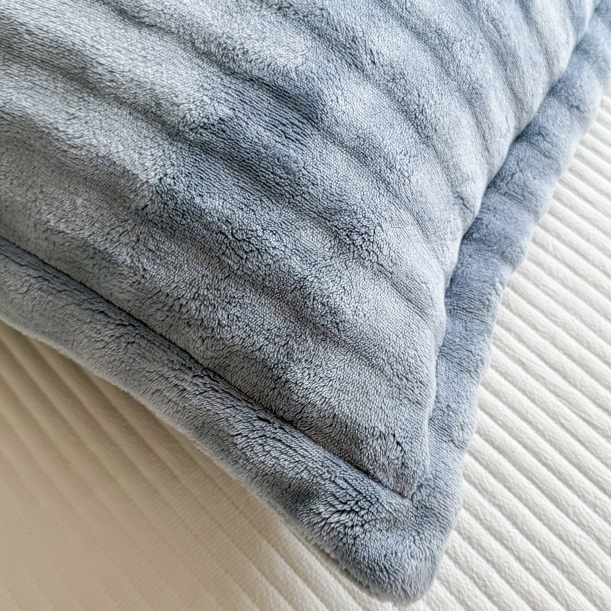 91家纺网 家纺一手货源 找家纺 莉迪娅 2026新款高克重牛奶绒纯色枕套 湖兰