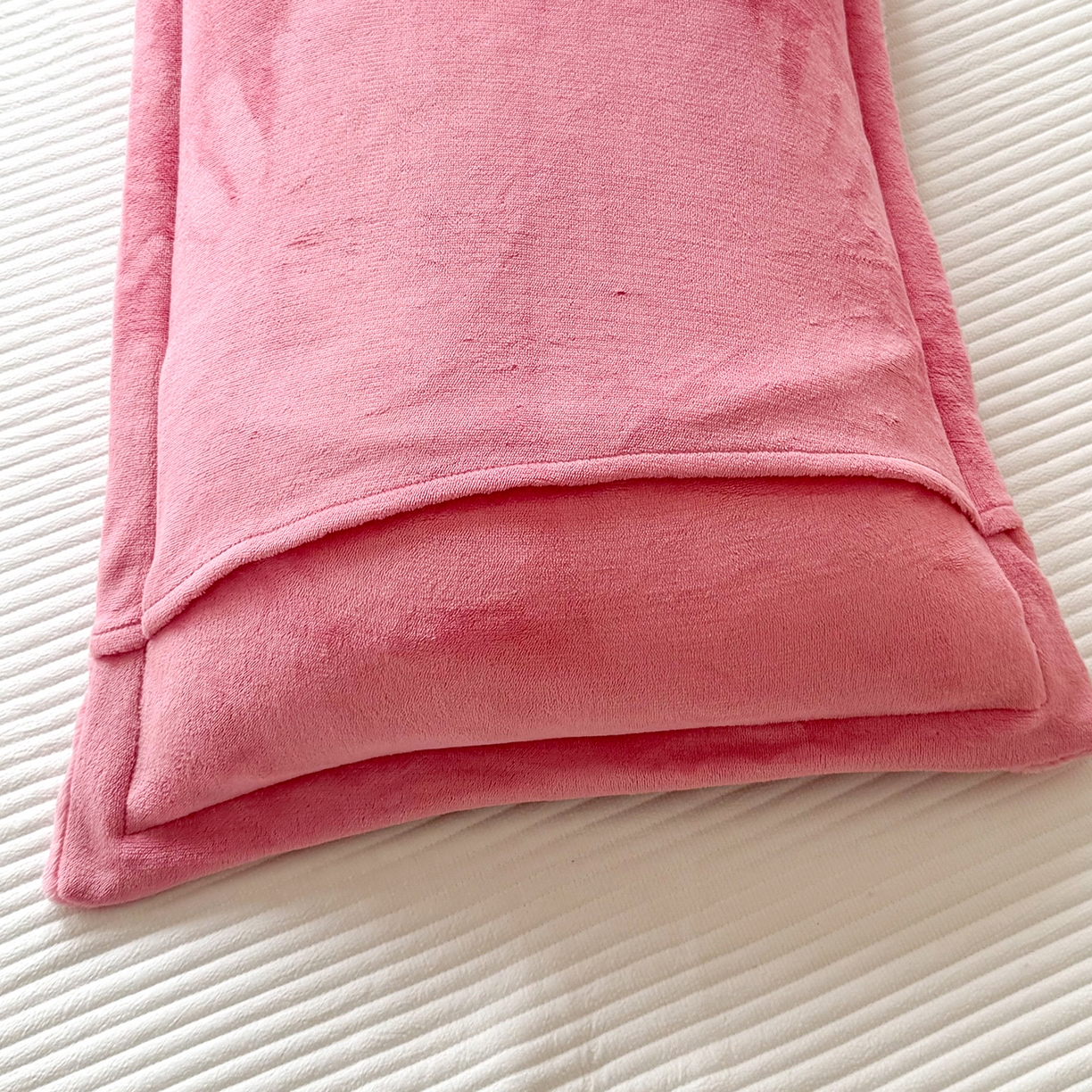 91家纺网 家纺一手货源 找家纺 莉迪娅 2026新款高克重牛奶绒纯色枕套 梅红