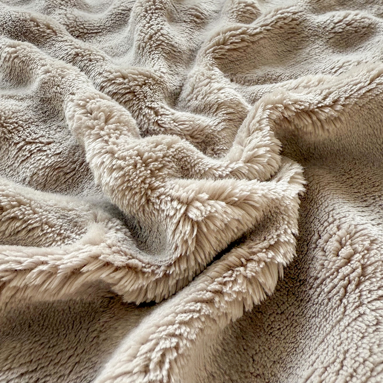 91家纺网 家纺一手货源 找家纺 莉迪娅 2026新款高克重牛奶绒纯色枕套 高级灰