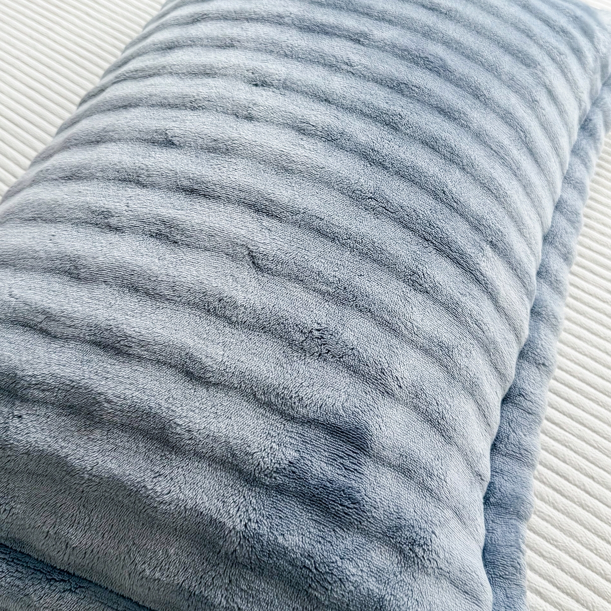 91家纺网 家纺一手货源 找家纺 莉迪娅 2026新款高克重牛奶绒纯色枕套 湖兰