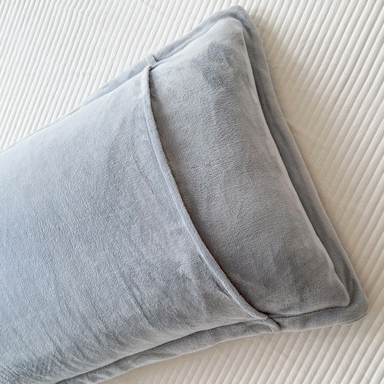 91家纺网 家纺一手货源 找家纺 莉迪娅 2026新款高克重牛奶绒纯色枕套 湖兰