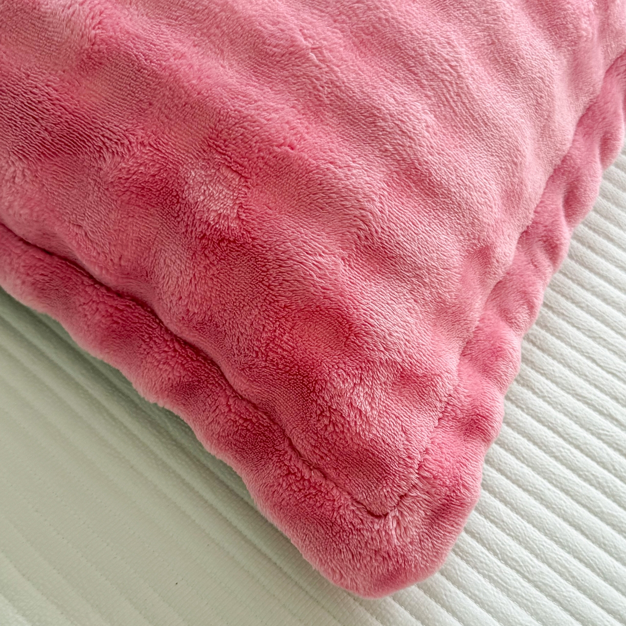 91家纺网 家纺一手货源 找家纺 莉迪娅 2026新款高克重牛奶绒纯色枕套 梅红