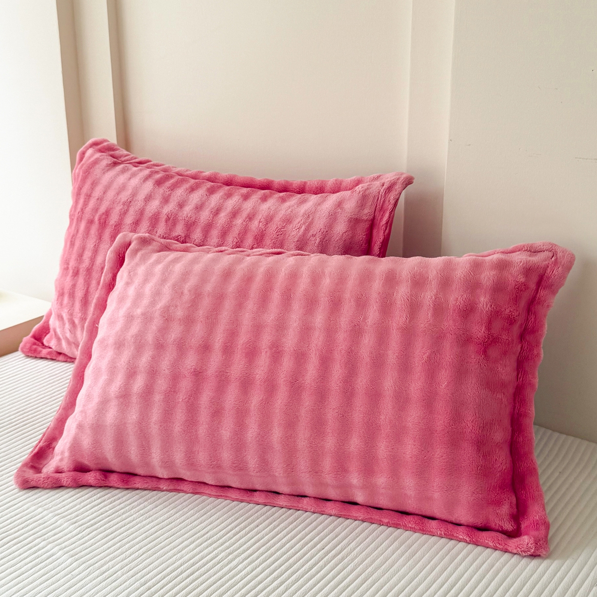 91家纺网 家纺一手货源 找家纺 莉迪娅 2026新款高克重牛奶绒纯色枕套 梅红