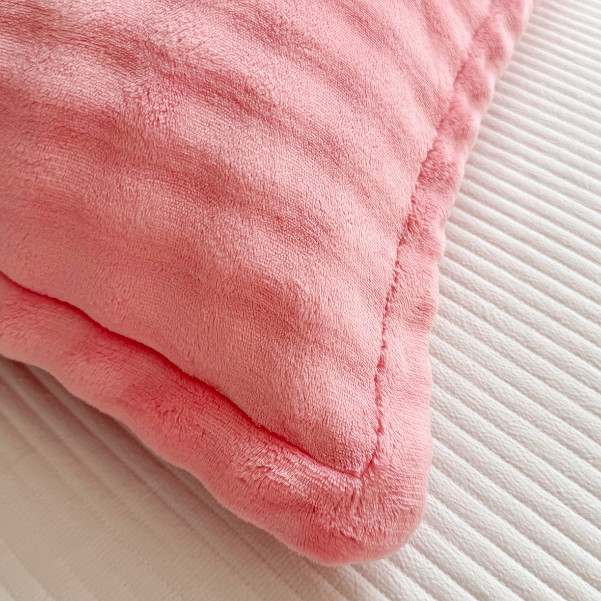 91家纺网 家纺一手货源 找家纺 莉迪娅 2026新款高克重牛奶绒纯色枕套 桃红