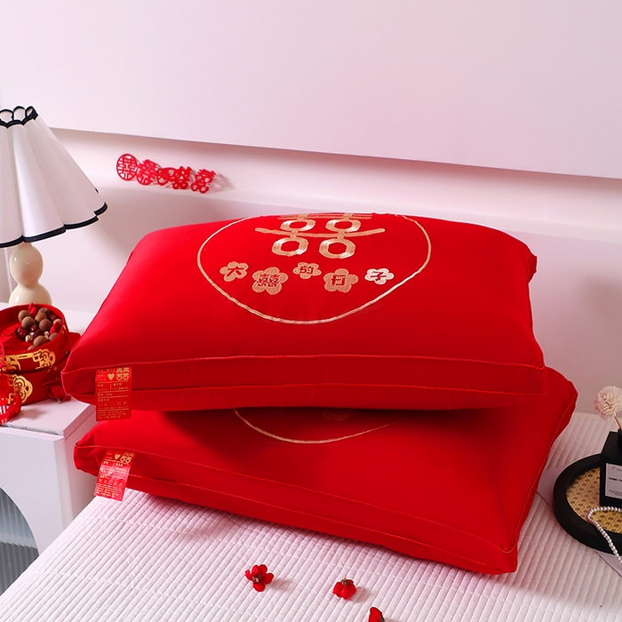91家纺网 家纺一手货源 找家纺 （总）莉迪娅 2026新款大红枕头婚庆枕芯结婚婚礼喜庆枕头枕芯