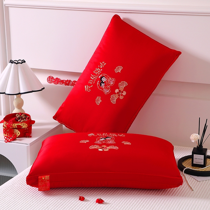 91家纺网 家纺一手货源 找家纺 莉迪娅 2026新款大红枕头婚庆枕芯结婚婚礼喜庆枕头枕芯 我们结婚啦