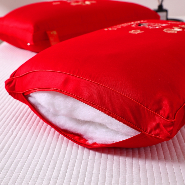 91家纺网 家纺一手货源 找家纺 莉迪娅 2026新款大红枕头婚庆枕芯结婚婚礼喜庆枕头枕芯 我们结婚啦