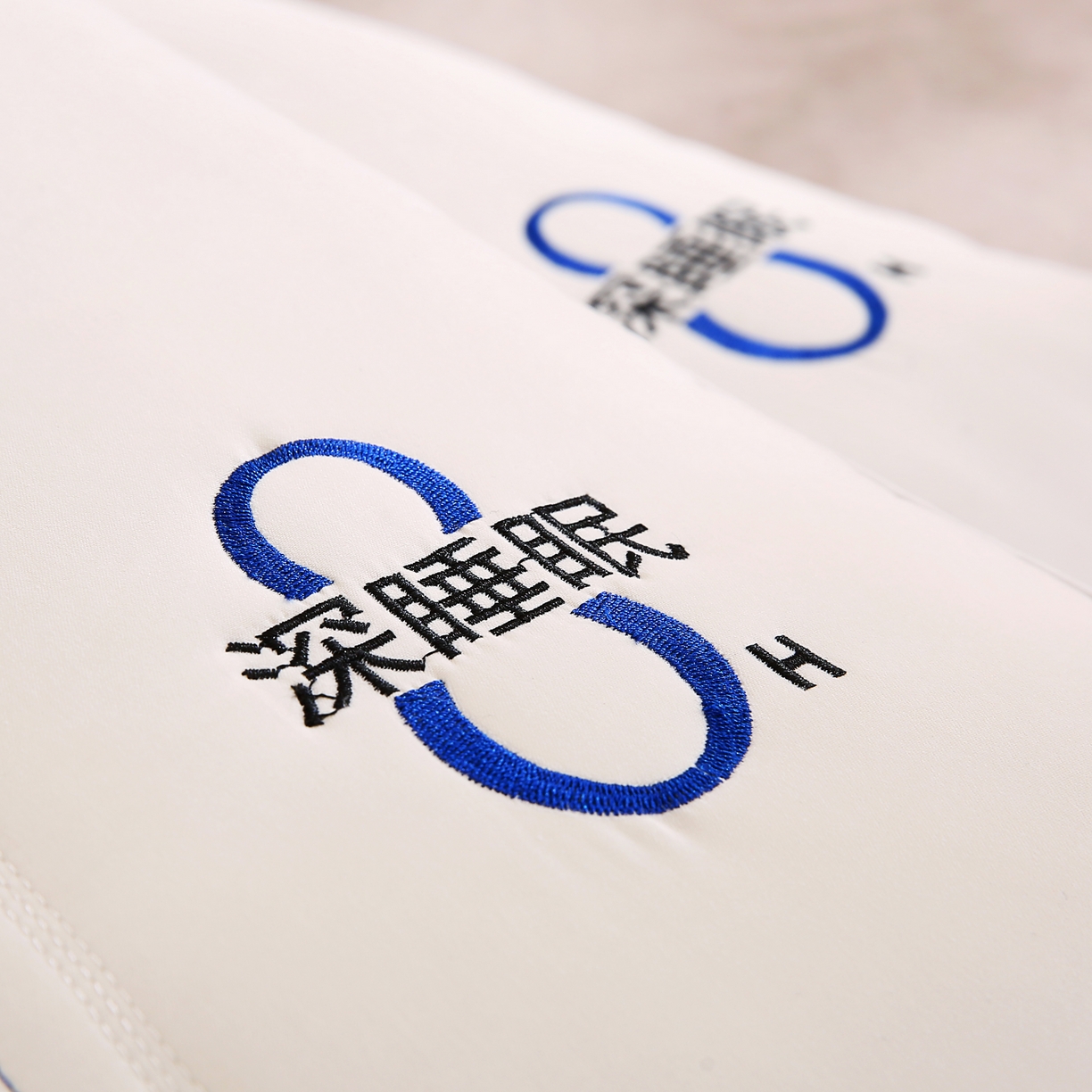 91家纺网 家纺一手货源 找家纺 （总）莉迪娅 2026新款8小时立体深睡眠刺绣护颈枕枕头枕芯