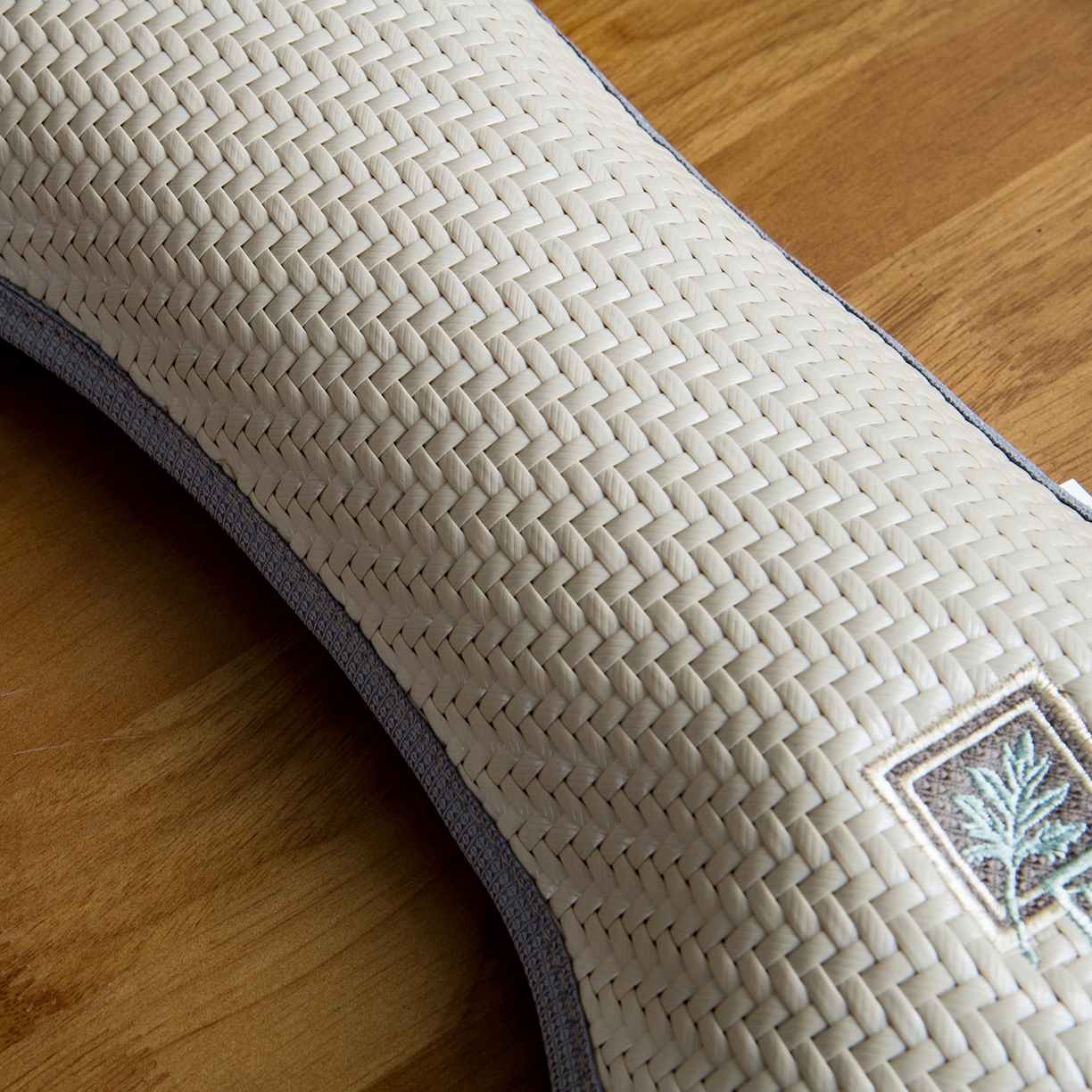 91家纺网 家纺一手货源 找家纺 莉迪娅 2026新款pe高分子凉感荞麦枕枕头枕芯 pe枫叶颈椎枕黄