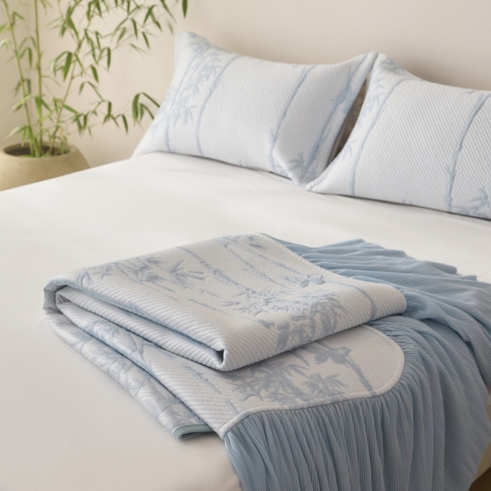 91家纺网 家纺一手货源 找家纺 金绣美居 2026春夏新款PE高分子复合凉感席双面提床裙款凉席三件套-竹影 竹影-蓝色