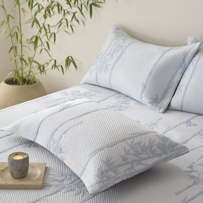 91家纺网 家纺一手货源 找家纺 金绣美居 2026春夏新款PE高分子复合凉感席双面提床裙款凉席三件套-竹影 竹影-蓝色