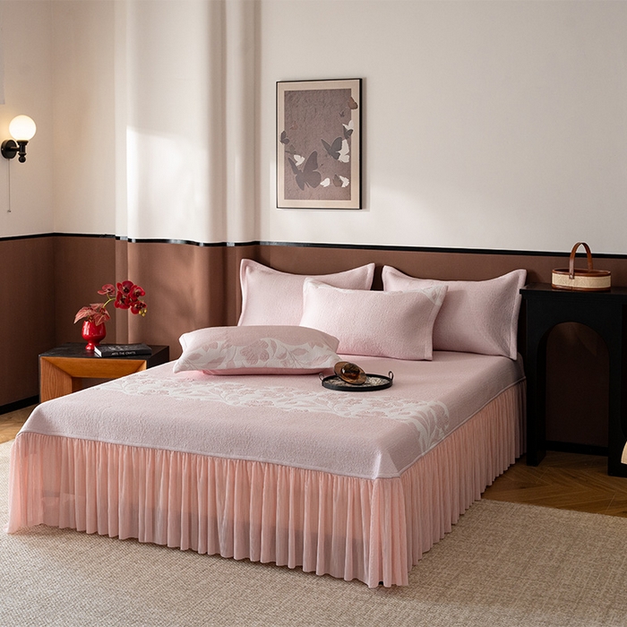 91家纺网 家纺一手货源 找家纺 金绣美居 2026新款PE高分子复合凉感席双面提床裙款凉席三件套-忆江南 忆江南-粉色