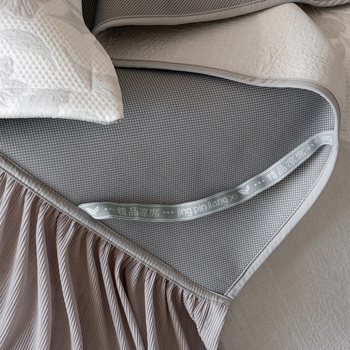 91家纺网 家纺一手货源 找家纺 金绣美居 2026新款PE高分子复合凉感席双面提床裙款凉席三件套-忆江南 忆江南-灰色