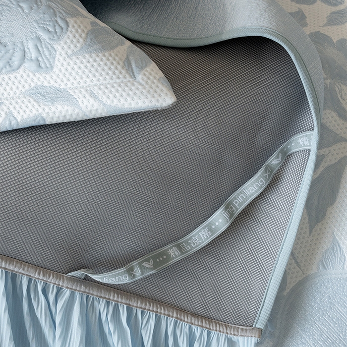 91家纺网 家纺一手货源 找家纺 金绣美居 2026新款PE高分子复合凉感席双面提床裙款凉席三件套-忆江南 忆江南-水蓝