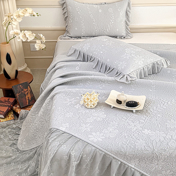 91家纺网 家纺一手货源 找家纺 金绣美居 2026新款PE高分子凉感席聚乙烯冰感床裙款凉席三件套-一路生花 一路生花-灰色